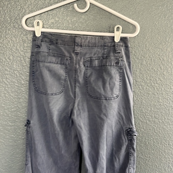 American Eagle Women's Size 2 Super High Rise Baggy Wide Leg Cargo Pants Blue - Picture 6 of 9